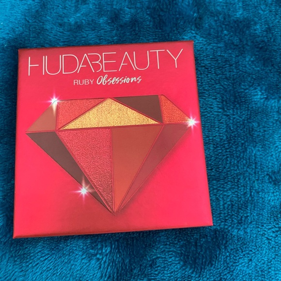 HUDA BEAUTY Other - NWOT Huda Beauty Ruby Obsessions Eyeshadow